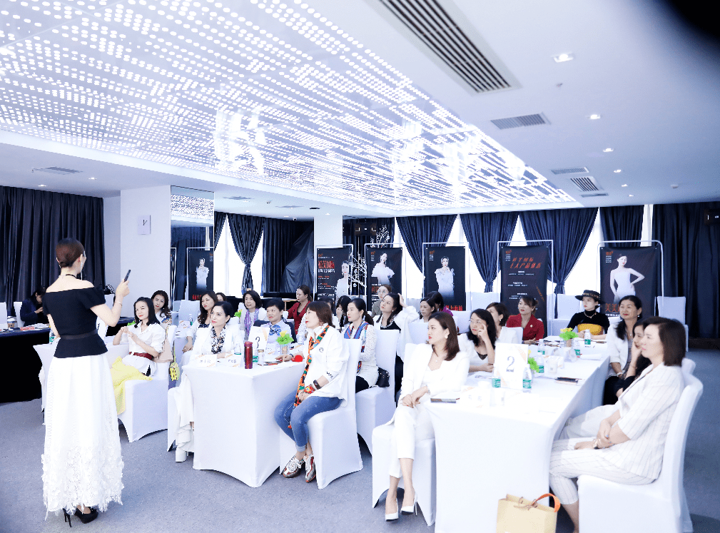 久久精品国产亚洲AV麻豆王友容:08-11-14-17-21-22K：05,久久精品国产亚洲AV麻豆王友容，探索美与艺术的独特魅力之旅