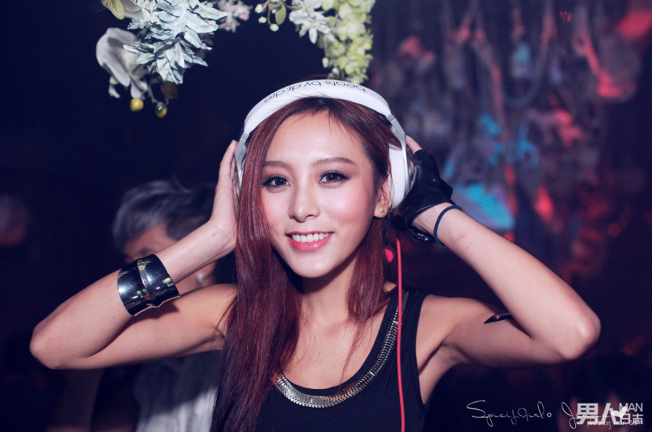 午夜精品久久久久成人:04-06-29-35-40-42D：22,午夜精品，深度探索成人娱乐的奥秘（04-06-29-35-40-42D）与探索成人娱乐的深层意义