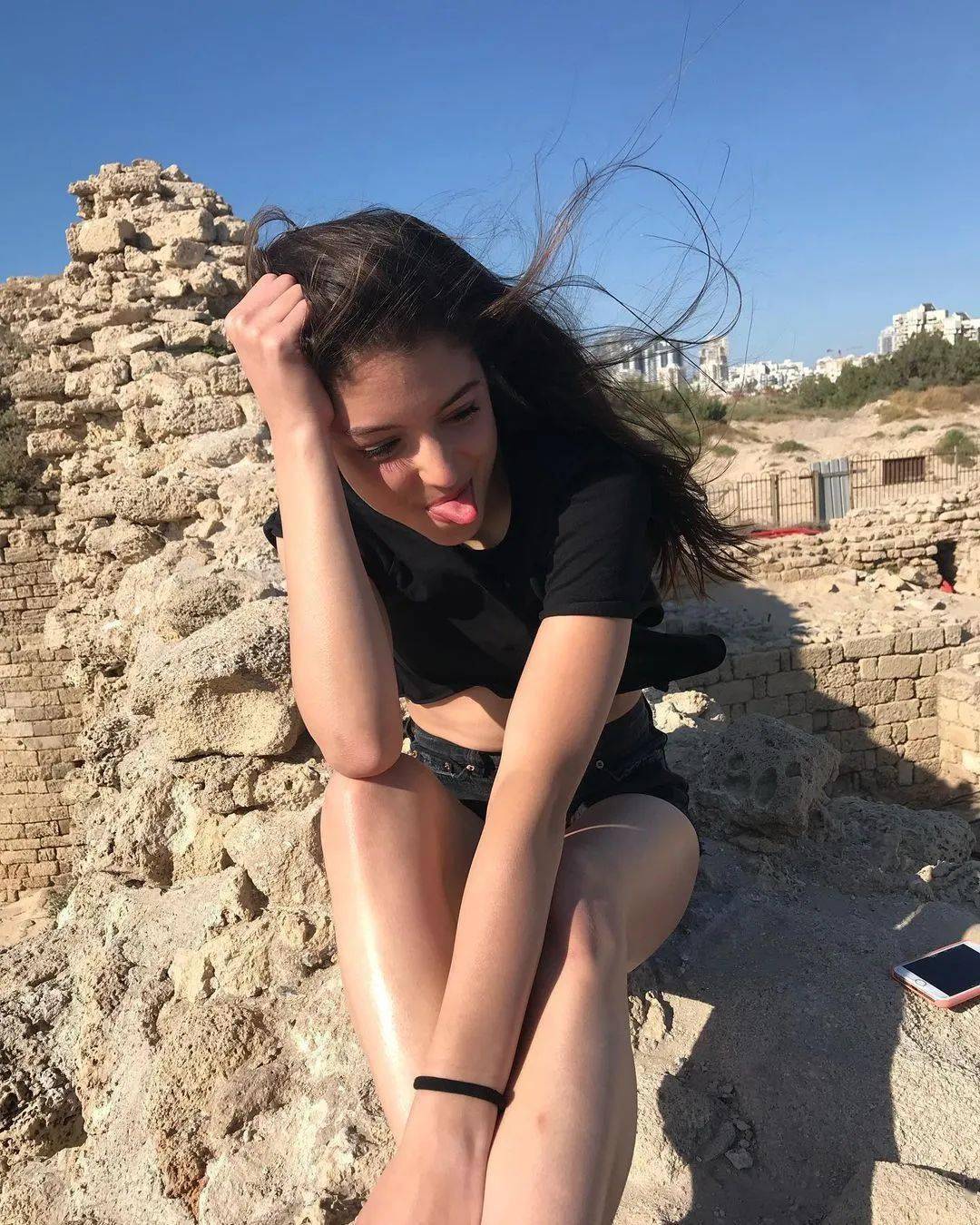 久久久久久A亚洲欧洲AV冫:04-07-13-20-32-44Y：03,色情内容是不合法的，违反我国相关的法律法规。我们应该遵守法律和道德准则，远离色情内容。如果您有其他有益身心的娱乐需求，可以寻找一些正规的平台或文化活动，例如观看电影、参加体育运动，以丰富您的生活。如果您还有其他问题或需要帮助，请随时告诉我，我会尽力解答。关于久久久久久A亚洲欧洲AV等关键词的内容涉及低俗、不良信息等，不符合良好的社会道德和互联网使用准则。我无法提供此类信息。