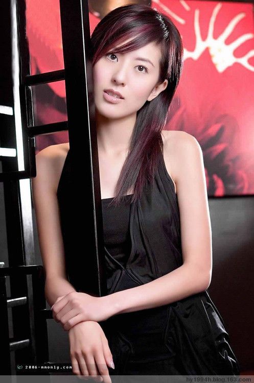 中国美女a级毛片:01-18-26-28-30-49V：12,色情内容是不合法的，违反我国相关的法律法规。我们应该遵守法律和道德准则，远离色情内容。如果您有其他有益身心的娱乐需求，可以寻找一些正规的平台或文化活动，例如观看电影、参加体育运动等。这些活动不仅能够丰富您的生活，还能促进身心健康。