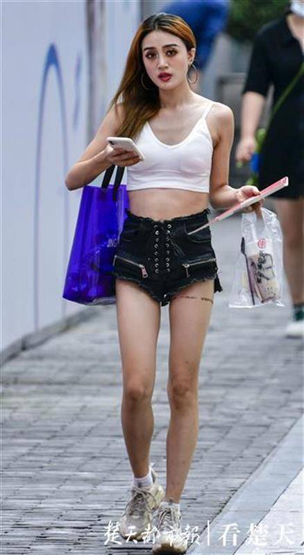 欧美饥渴熟妇高潮喷水水:15-21-29-32-41-46B：44,欧美熟妇的激情世界，高潮与喷水的独特韵味