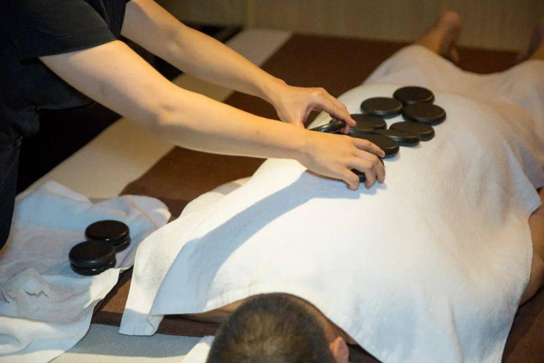 少妇初次光临全身推油按摩:03-08-22-23-44-49V:35,少妇初次光临全身推油按摩,探索身心舒缓之旅