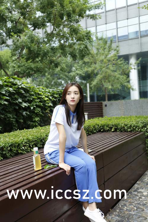 张筱雨两腿玉门打开图:01-09-28-35-37-49N：31,探索张筱雨的世界，一幅两腿玉门打开的艺术图像