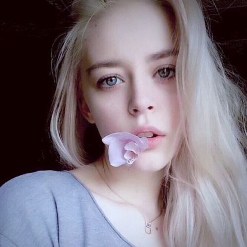 欧美人与动牲交a精品:03-12-15-20-35-43R：03,欧美人与动物交流，探索人与自然的和谐共生（文章虚构，请勿与现实挂钩）