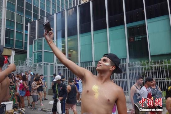 人摸人人人澡人人超碰手机版:04-16-22-29-40-49X:07,探索私密娱乐,人摸人人与人澡的新视界手机版体验