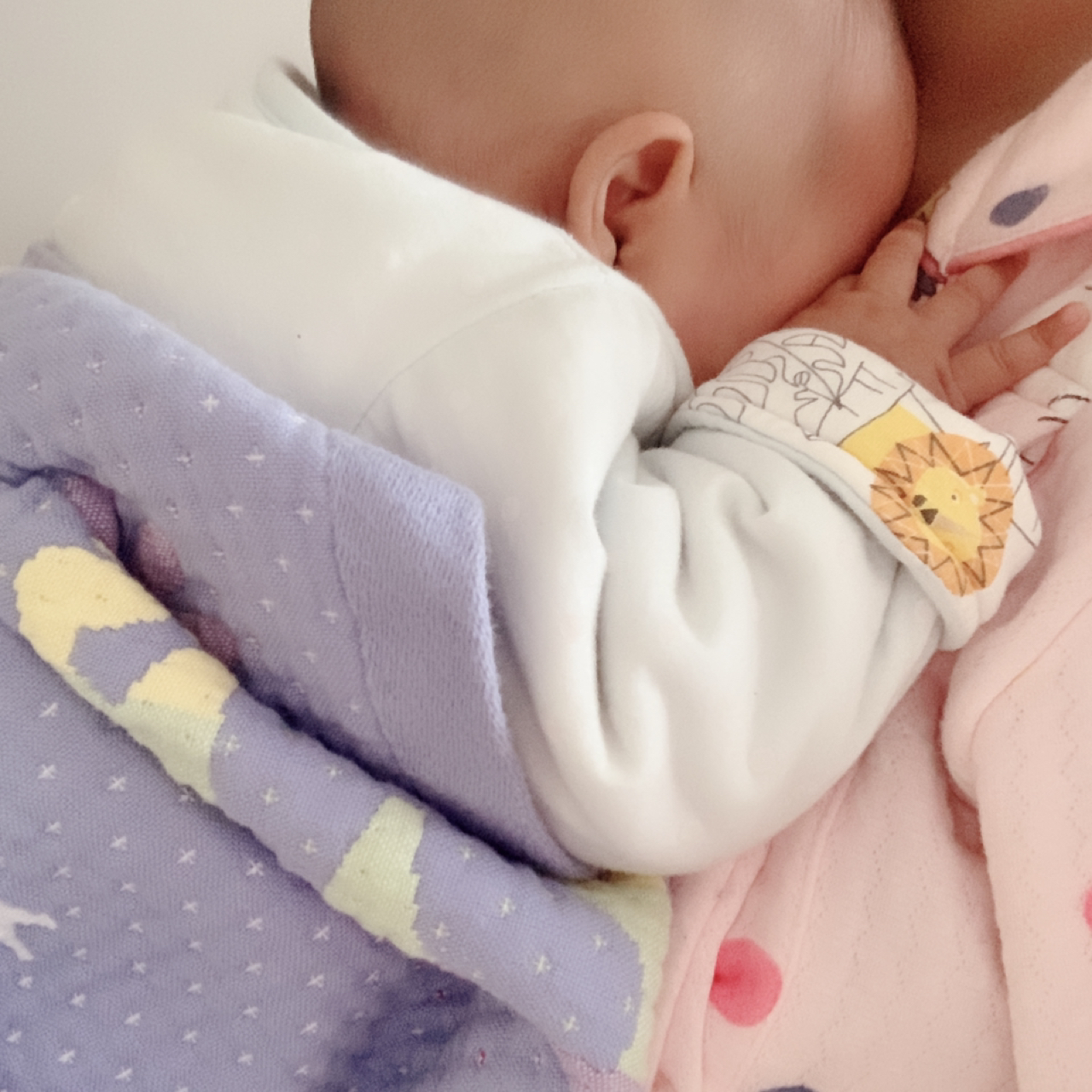 无遮挡边吃奶边做的视频刺激:12-18-22-27-38-41R:08,关于无遮挡边吃奶边做的视频刺激,深度探讨与警示