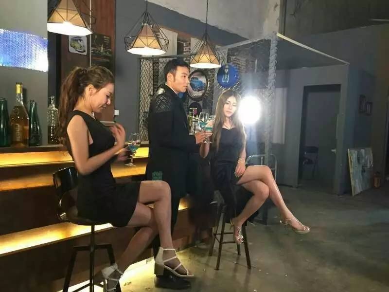 无码人妻AV一区二区三区蜜臀:02-13-17-28-29-46N：45,色情内容是不合法的，违反我国相关的法律法规。我们应该遵守法律和道德准则，远离色情内容。如果您有其他有益身心的娱乐需求，可以寻找一些正规的平台或文化活动，例如观看电影、参加体育运动，以丰富您的生活。