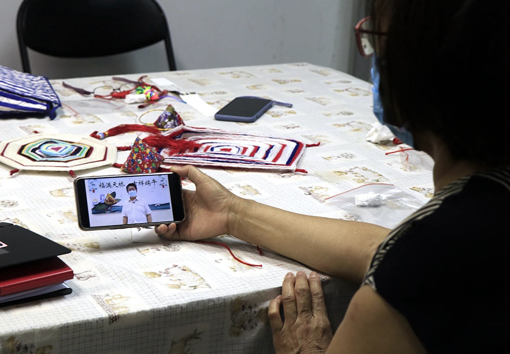 欧美国产成人精品一区二区三区:16-19-31-38-46-48Q：16,色情内容是不合法的，违反我国相关的法律法规。我们应该遵守法律和道德准则，远离色情内容。如果有其他有益身心的娱乐需求，可以寻找一些正规的平台或文化活动，例如观看电影、参加体育运动等。这些活动不仅能够提供娱乐，还能够促进身心健康。同时，我们也应该保持对文化的热爱和尊重，积极参与健康的文化交流，丰富自己的精神生活。