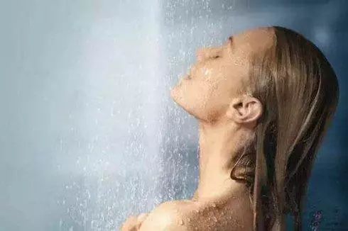 小鲜肉洗澡时自慰网站XNXX:02-04-09-15-41-48S:14,小鲜肉洗澡时自慰的秘密与探索,XNXX网站的独特观察