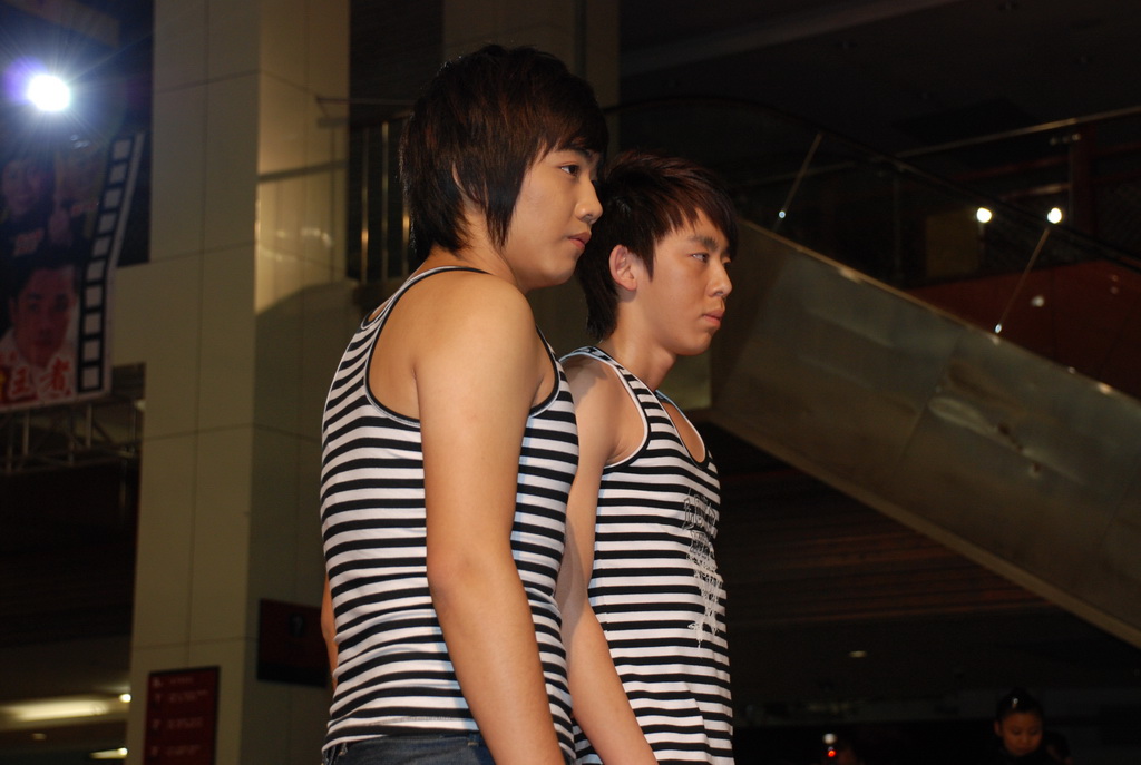 东京热人妻无码一区二区AV:08-09-16-21-23-40Y：03,色情内容是不合法的，违反我国相关的法律法规。我们应该遵守法律和道德准则，远离色情内容。如果您有其他有益身心的娱乐需求，可以寻找一些正规的平台或文化活动，例如观看电影、参加体育运动，以丰富您的生活。