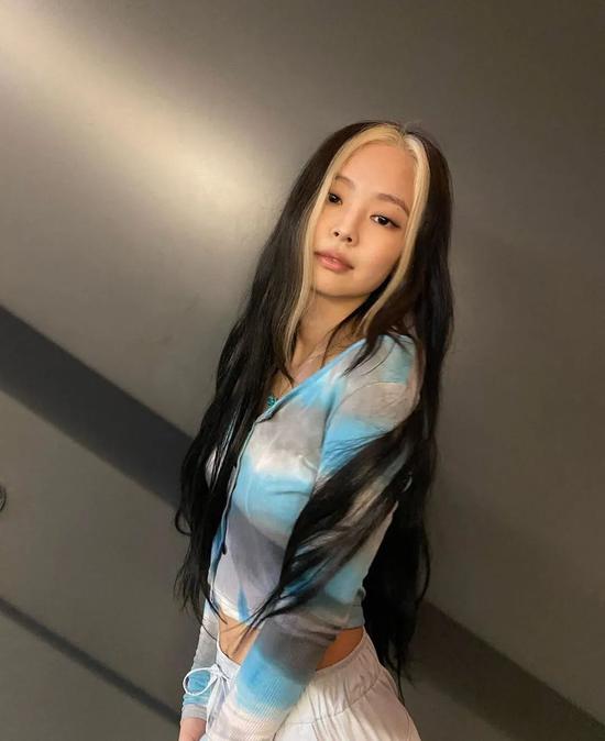 伊人久久大香线蕉av最新:19-27-29-39-46-47M：15,伊人久久大香线蕉，探索最新视频内容与趋势的交融