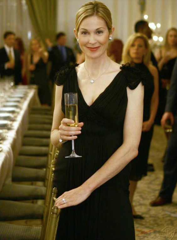 色妞AV永久一区二区国产AV:34-35-38-40-42-43Y：13,色情内容是不合法的，违反我国相关的法律法规。我们应该遵守法律和道德准则，远离色情内容。如果有其他有益身心的娱乐需求，可以寻找一些正规的平台或文化活动，例如观看电影、参加体育运动、学习知识等，以丰富生活。