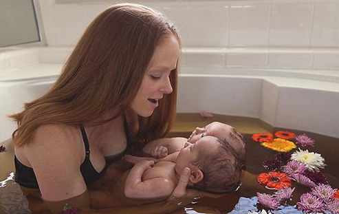 少妇人妻挤奶水中文视频毛片:03-14-25-33-43-47K:07,色情内容是不合法的,违反我国相关的法律法规。我们应该遵守法律和道德准则,远离色情内容。如果有其他有益身心的娱乐需求,可以寻找一些正规的平台或文化活动,例如观看电影、参加体育运动、学习知识等,以丰富生活。