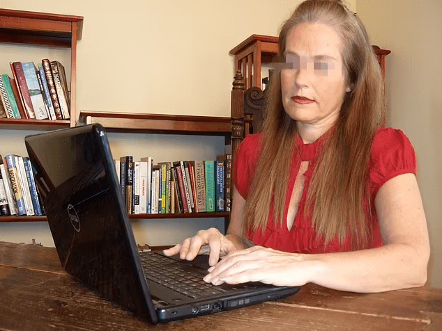 黄色成人网站免费无码AV:03-08-22-23-44-49V：35,色情内容是不合法的，违反我国相关的法律法规。我们应该遵守法律和道德准则，远离色情内容。如果有其他有益身心的娱乐需求，可以寻找一些正规的平台或文化活动，例如观看电影、参加体育运动，以丰富您的生活。