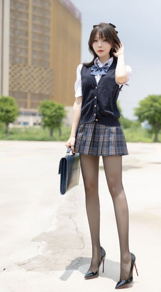 制服丝袜AV无码专区完整版:16-18-25-35-40-48Z：23,探索制服丝袜的世界，从AV无码专区领略多样化的魅力（完整版）