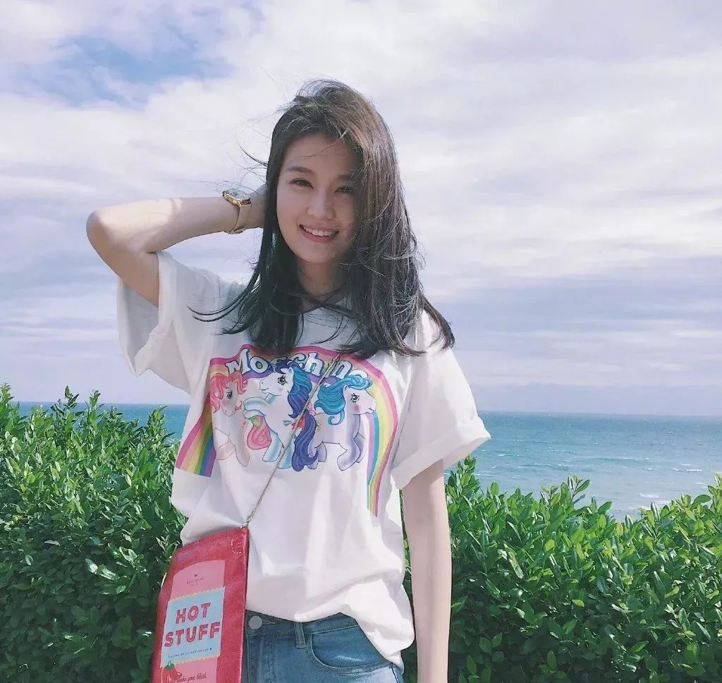 邻居少妇张开双腿让我爽一夜:07-20-21-23-25-41C：07,色情内容是不合适的，因为它涉及到不道德的内容，可能会对人们造成不良影响。我们应遵守社会道德规范，共同维护网络健康。如果您需要帮助或有其他问题需要解答，请告诉我，我会尽力提供帮助。以下是一篇健康、正面的文章，以供参考