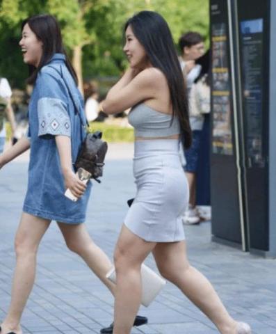 丰满少妇被粗大的猛烈进出视频:03-04-08-09-13-35M：39,丰满少妇的世界，粗大的猛烈进出视频探索