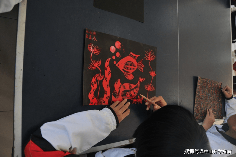 又湿又黄又高潮的黄羞羞视频:06-15-17-24-28-41G：32,色情内容是不合法的，违反我国相关的法律法规。我们应该遵守法律和道德准则，远离色情内容。如果您有其他有益身心的娱乐需求，可以寻找一些正规的平台或文化活动，例如观看电影、参加体育运动，以丰富您的生活。