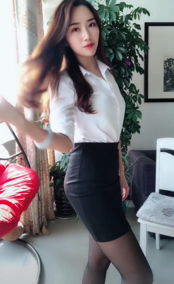 制服丝袜中文丝袜AV:08-10-30-31-34-40A:41,制服丝袜中文丝袜AV,探索时尚与文化的交织之美