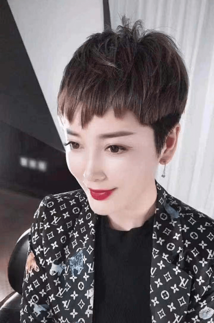 欧美日韩国产在线人成:02-13-14-17-29-48K：31,欧美日韩国产在线成人娱乐产业的多元魅力，从人成角度探索数字时代的变迁与融合