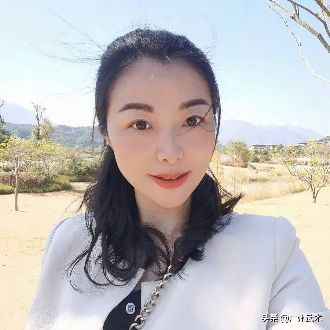 免费人妻精品一区二区三区:04-07-13-19-22-32H:37,色情内容是不合法的,违反我国相关的法律法规。我们应该遵守法律和道德准则,远离色情内容。如果有其他有益身心的娱乐需求,可以寻找一些正规的平台或文化活动,例如观看电影、参加体育运动等。这些活动不仅能够提供娱乐,还能够促进身心健康。免费人妻精品一区二区三区等内容涉及低俗敏感信息,可能会对用户造成不良影响。建议远离不良信息,遵守法律法规和社会道德规范。