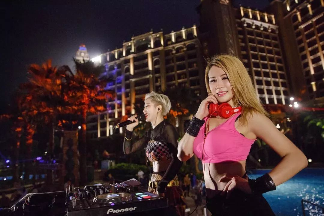 狠狠躁夜夜人人爽天96:02-05-25-26-41-44P：22,狂热之夜，躁动的节奏与人人共享的爽快时刻