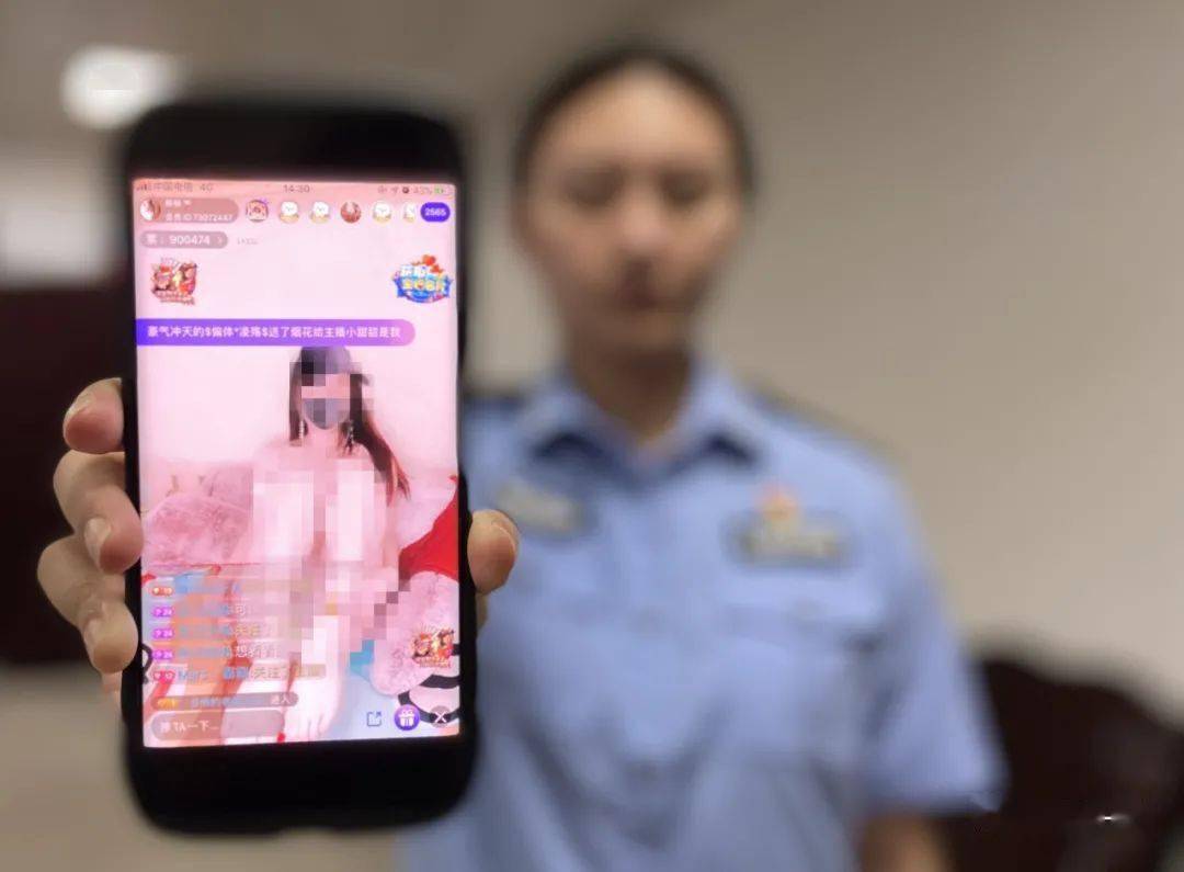 无遮挡很爽很污很黄的女:07-10-17-24-32-41D：40,色情内容是不合适的，因为它违反了社会道德和法律规定，并且可能会对人们造成不良影响。我们应该尊重自己和他人，遵守道德准则和法律法规，远离色情内容。