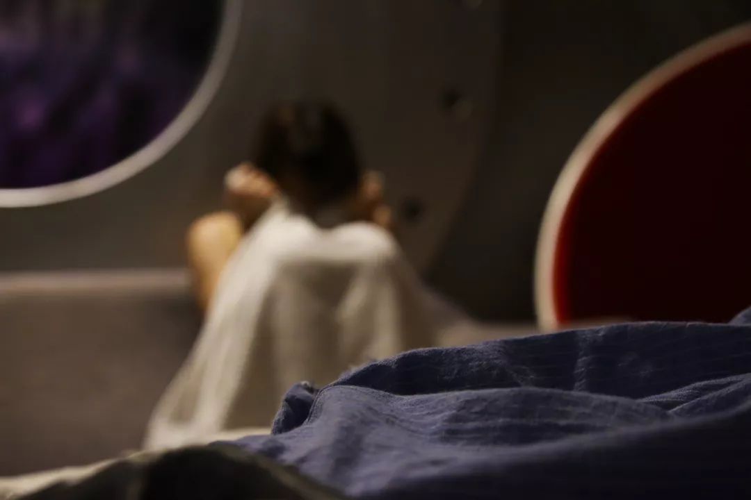 男女一边摸一边做爽的免费视频:04-06-24-27-29-46T:16,探索情感交织的世界,男女间的触摸与情感交流