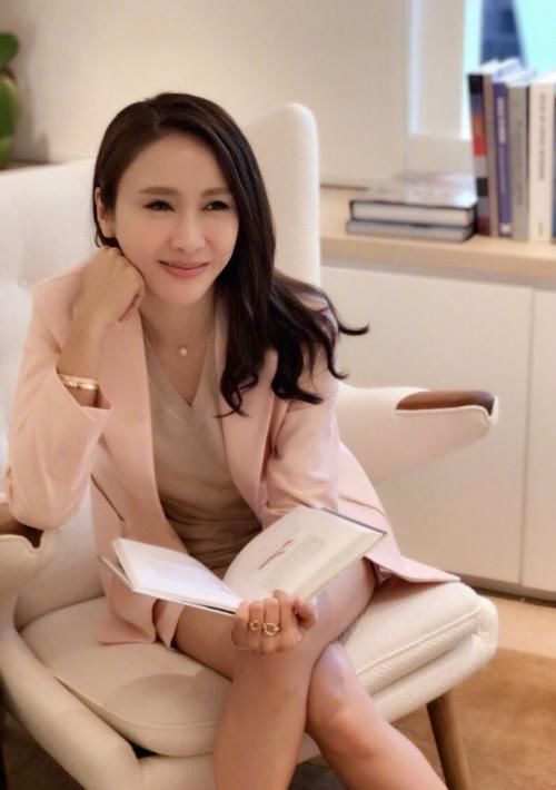 ass鲜嫩鲜嫩年轻少妇pics:07-08-15-18-32-34D:22,探索嫩滑之美,年轻少妇的魅力和风采