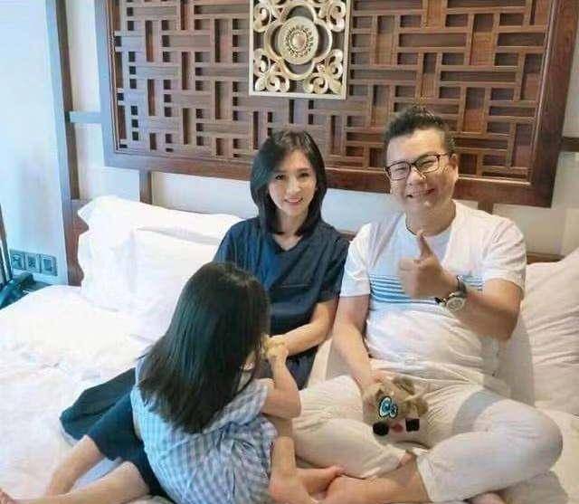 美女扒开尿口让男人桶都免费视频:04-12-16-22-32-41P:42,色情内容是不合法的,违反我国相关的法律法规。我们应该遵守法律和道德准则,远离色情内容。如果您有其他有益身心的娱乐需求,可以寻找一些正规的平台或文化活动,例如观看电影、参加体育运动、学习知识等,以丰富您的生活。