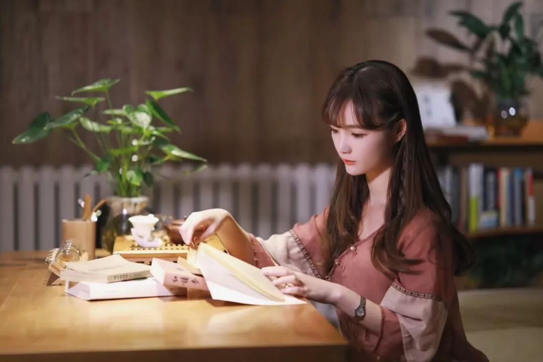 精品国产乱码久久久久久夜深人妻:04-06-09-23-27-38N：47,探索精品国产乱码世界，夜深人静的人妻故事